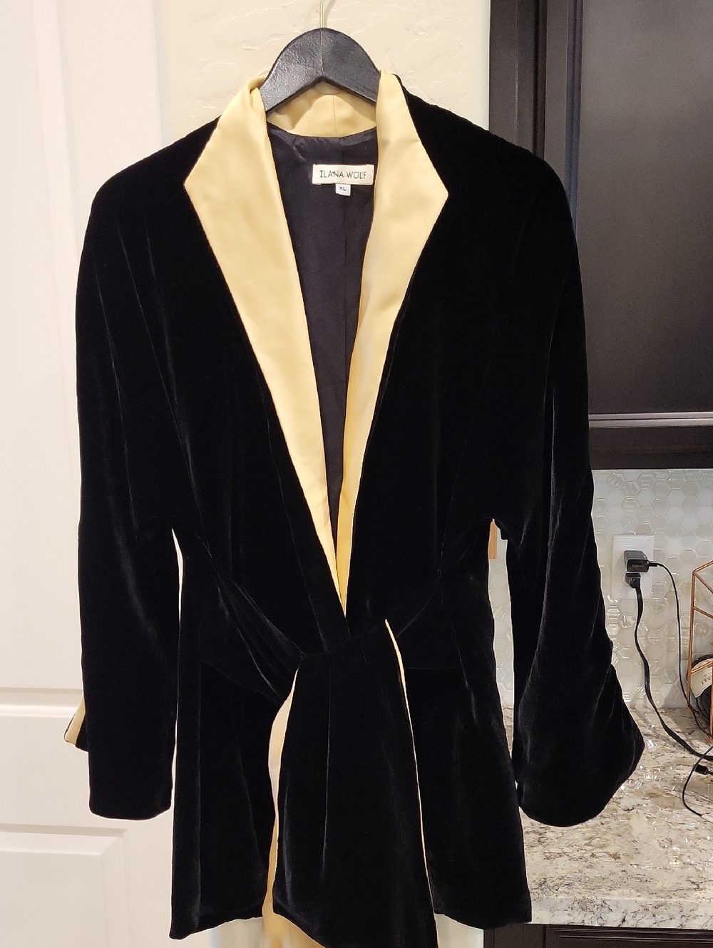 Ilana Wolf Silk And Velvet Black And Gold Wrap Jacket Sz XL